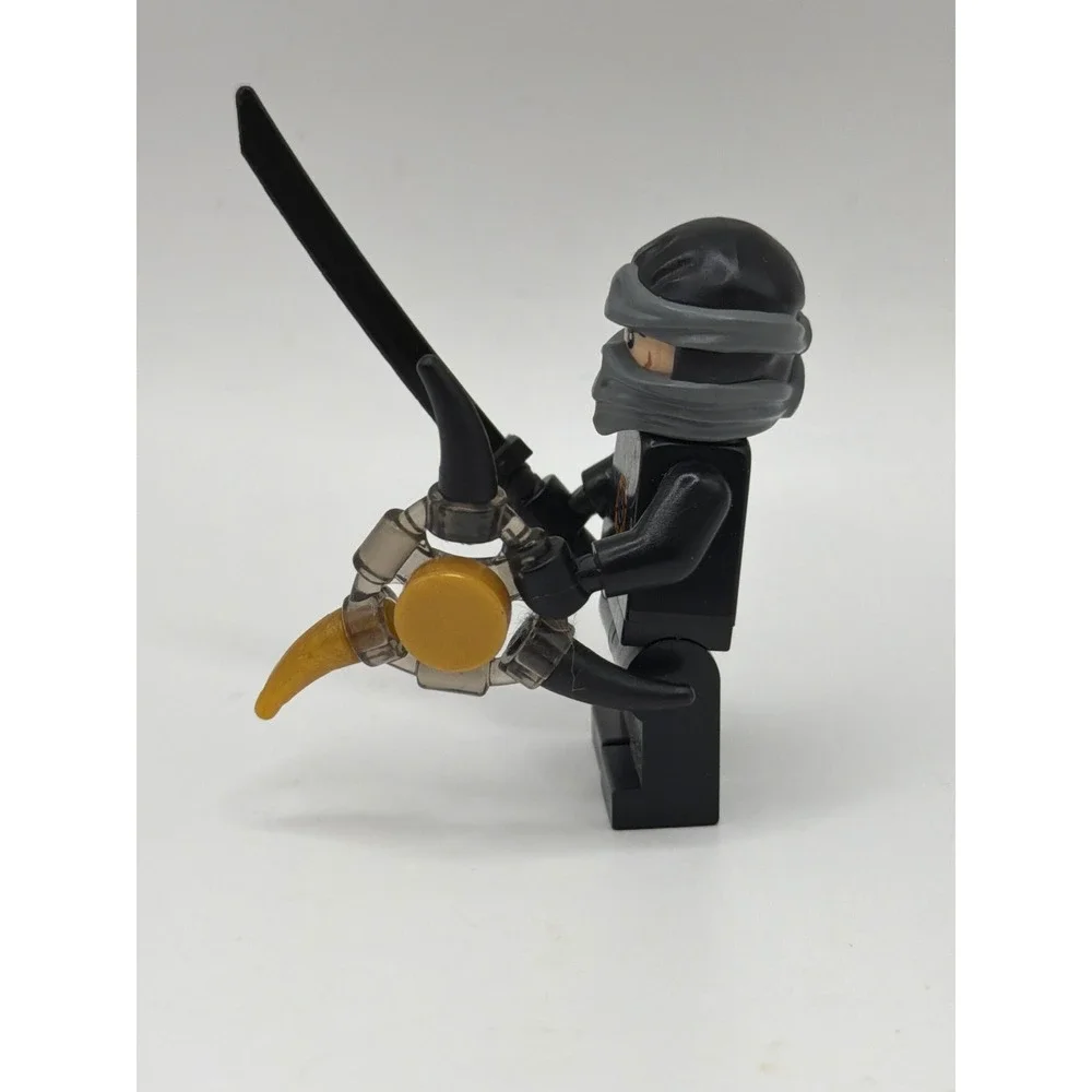 Lego Ninjago Deepstone Possession Cole Minifigure njo0140‎ Missing Shoulder Pads